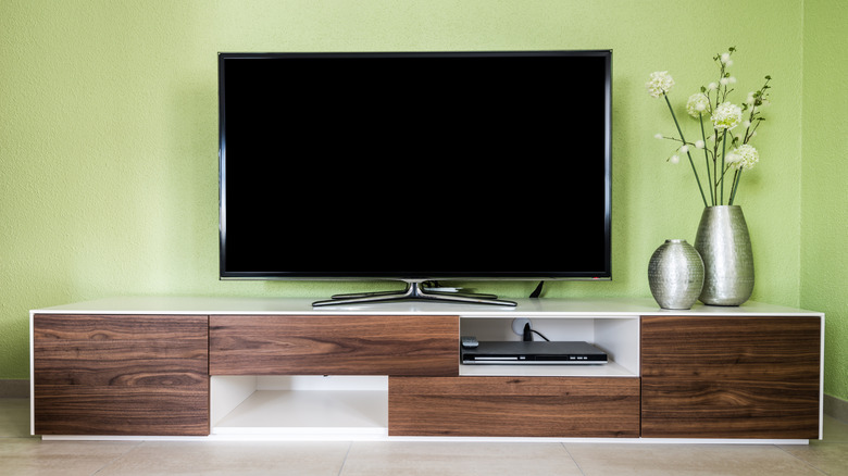 9 Best 55-Inch Budget TVs Under $500 (2025)
