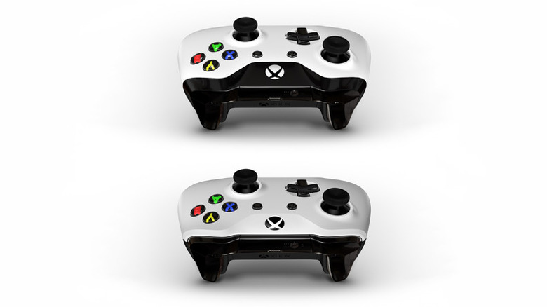Comparison showing the physical differences between Bluetooth and non-Bluetooth Xbox controllers.