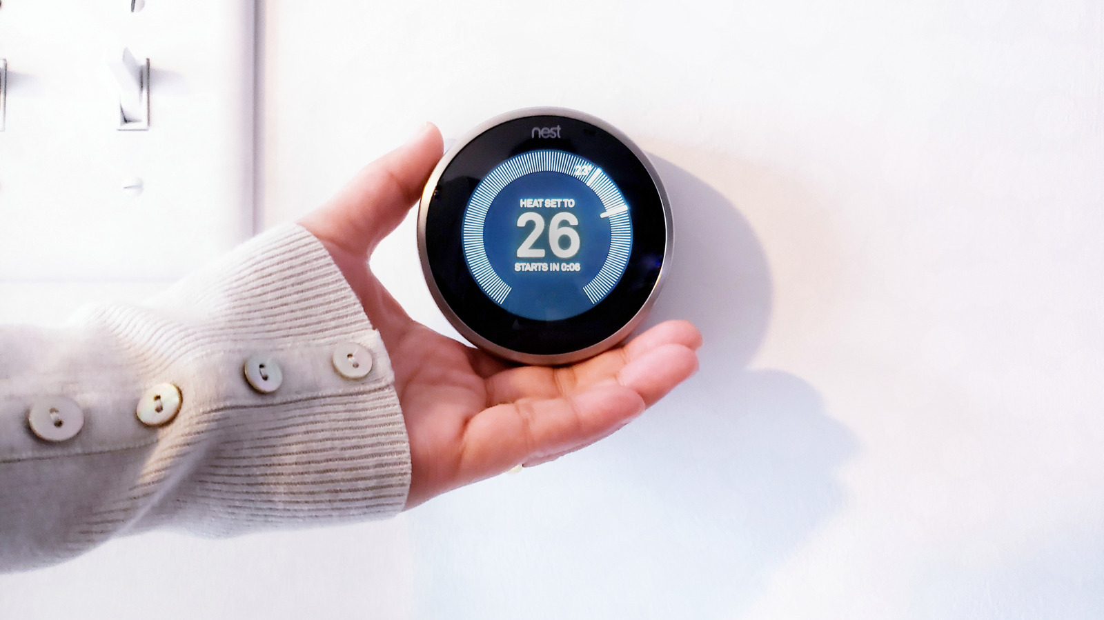 9 Smart Home Devices for Seniors: Safety & Independence