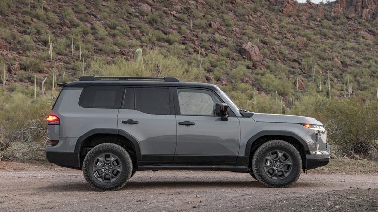 Side profile of the 2026 Lexus GX 550 Overtrail trim.