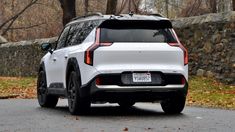 Rear three-quarter view of the 2026 Kia EV9 showing vertical taillight design.