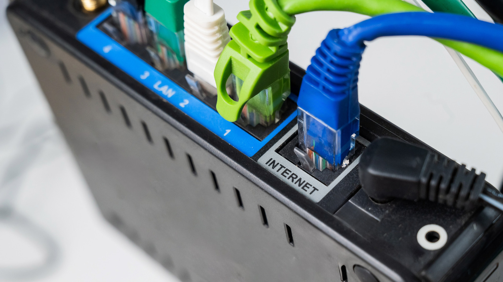 How to Expand Router Ports with an Ethernet Switch