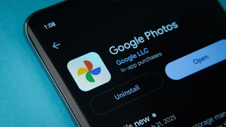 The Google Photos app listing in a mobile application store.
