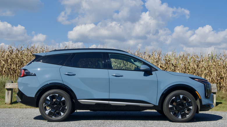 A full side profile view of the 2026 Kia Sportage Hybrid showing its sleek silhouette and alloy wheels.