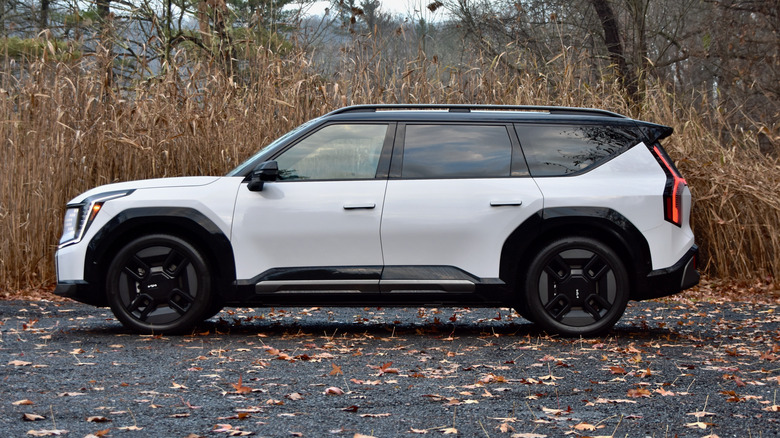 Side profile view of the 2026 Kia EV9 GT-Line showing its long wheelbase.